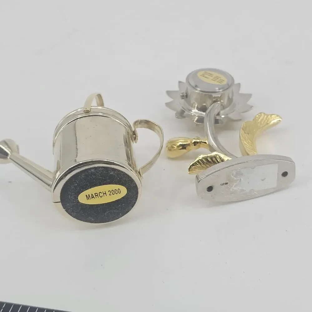 2 SMALL QUARTZ CLOCKS FLOWER & WATER CAN NEED BATTERIES Goldtone Metal Vintage